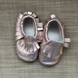 BOGO Slippers - semi hard sole, fringe detail, faux leather - pink - size 5